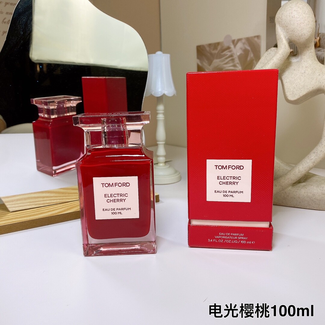 TF香水100ml电光樱桃TF电光樱桃-幻樱迷情100mlTOM FORD ELECTRIC CHERRY EAU DE PARFUM50 ML阿拉伯茉莉花花果香交织着利洛樱桃饱满汁水微酸气息像一杯冒着粉色泡泡的樱桃起泡酒！令人着迷，令人兴奋。令人迷醉麝香温暖柔和的香气，撩拨心绪撩人于无形的美女姐姐香气！