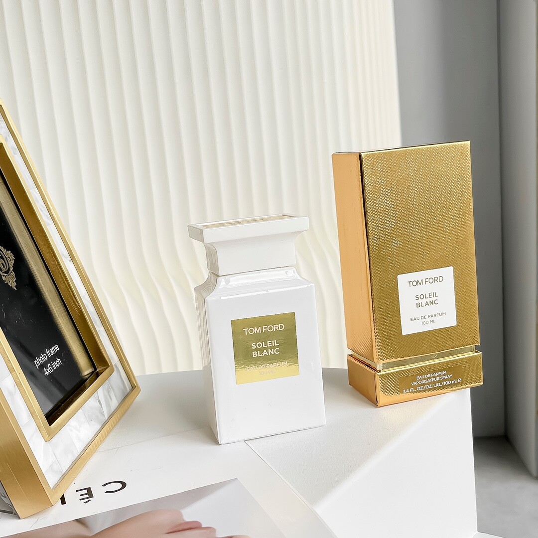 TF香水100ml阳光琥珀汤姆福特TOM FORD阳光琥珀前调：苦橙皮 柠檬 佛手柑中调：橙花 茉莉 晚香玉后调：椰子 琥珀 香草 黑香豆今天刚拿到意外出奇的