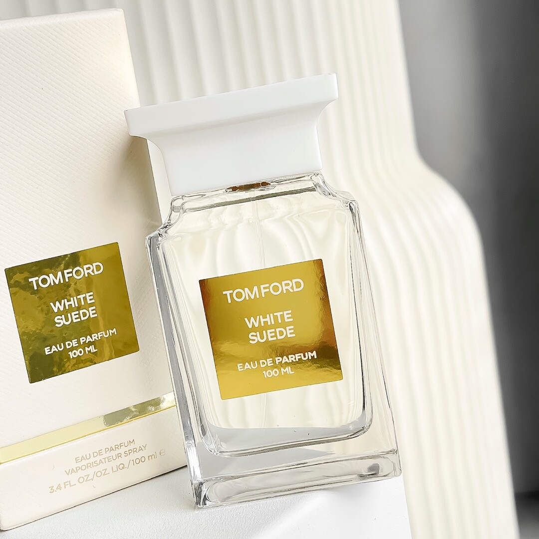 TF香水100ml白麝香/白瓶TOM FORD限量版白瓶百麝香香水100ml前调：玫瑰、藏红花、百里香中调：茶、乳香、铃兰后调：檀木、绒面革、琥珀、麝香木质花