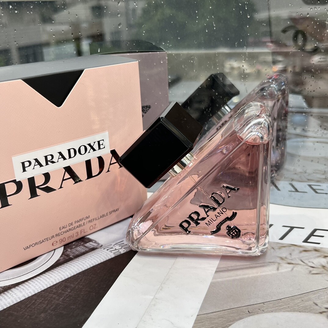 ￥43/瓶。普拉达我本莫测香水90mlPrada普拉达「PARADOXE我本莫测」香水 EDP90ml普拉达一Paradoxe女士香水川prada的Paradoxe是一款于2023年推出的全新女性香