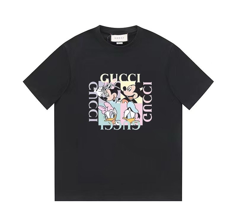 Gucci古驰新款短袖T恤， 23SS，G家新款T恤印花，简约时尚精致，数码印花工艺，色彩搭配舒适，男女同款  原版面料 官方同款 短袖t恤 同缸染面料  手感非常舒服   春夏最新砖柜同步  时尚又个性  百搭好看的一款                 男女都非常合适  人手必备款  面料：精梳纯棉 颜色：黑 杏 尺码；如下