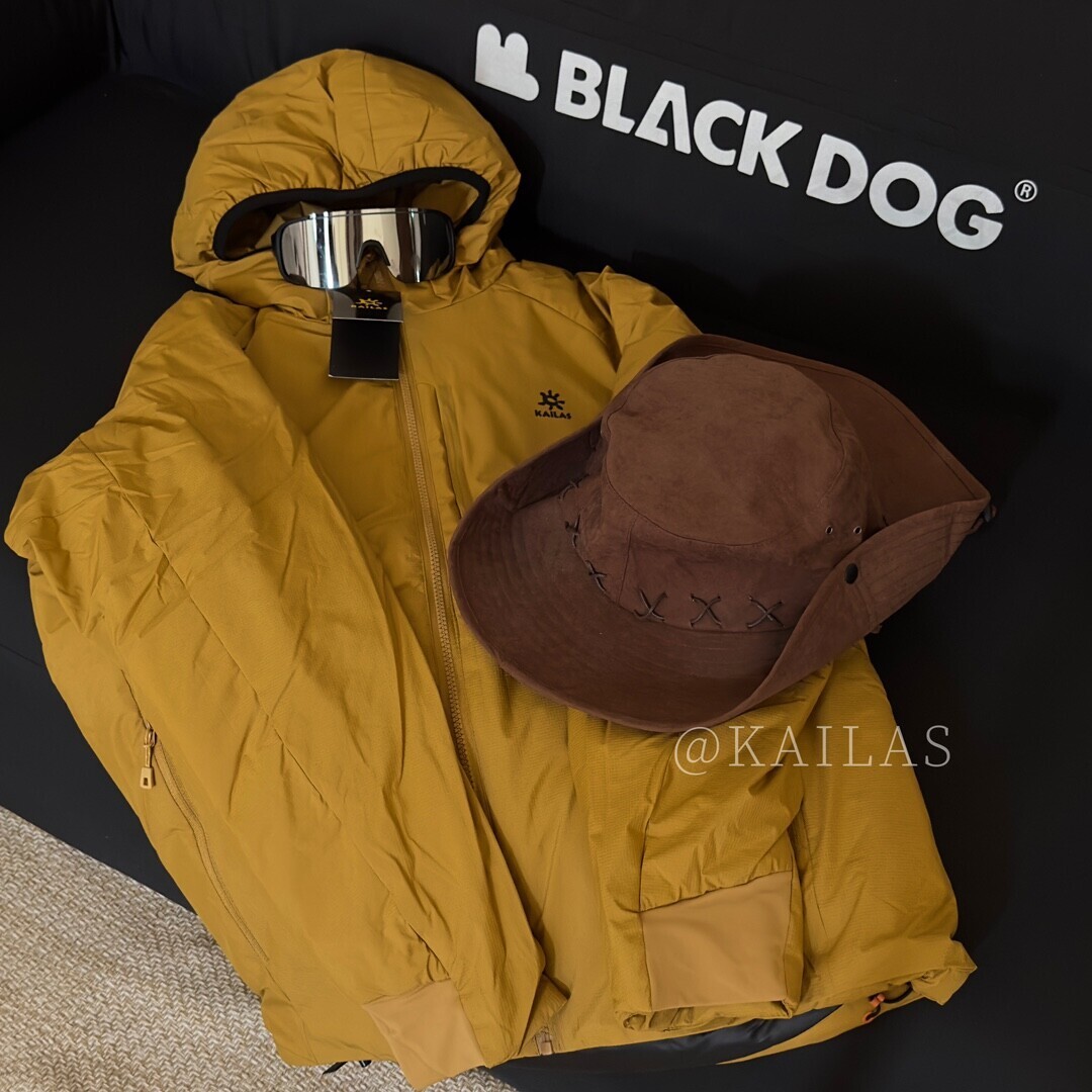 2025官方版“石墨烯发热棉服” 后背石墨烯保温效果优异，综合性能优异的软壳外套多场景适用性强，兼具防风抗水、透汽、耐磨、运动延展，一款低调简约款！上身以后的舒适感一定会惊艳你。凯乐石棉服颜色:紫色     尺码s-3XL        黑色        深灰        灰色        黄色