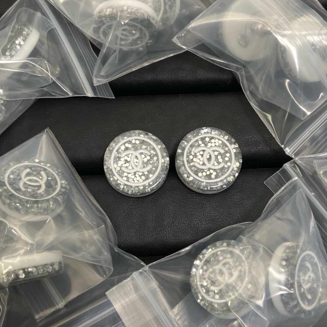 香奶奶早春25c珐琅圆形耳钉到货