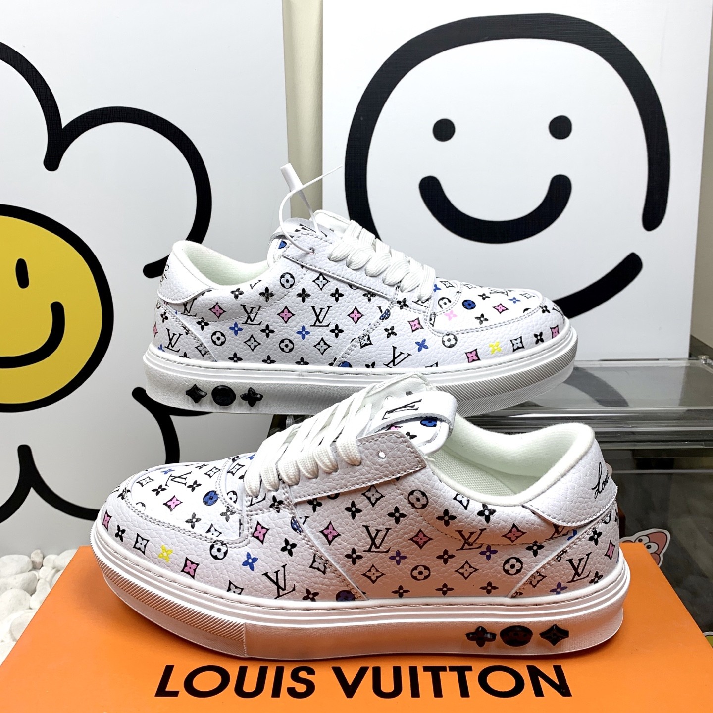  Louis Vuitton 路易威登 Trainer 低帮休闲板鞋 LV白彩印花  男女同款 36-44  L1