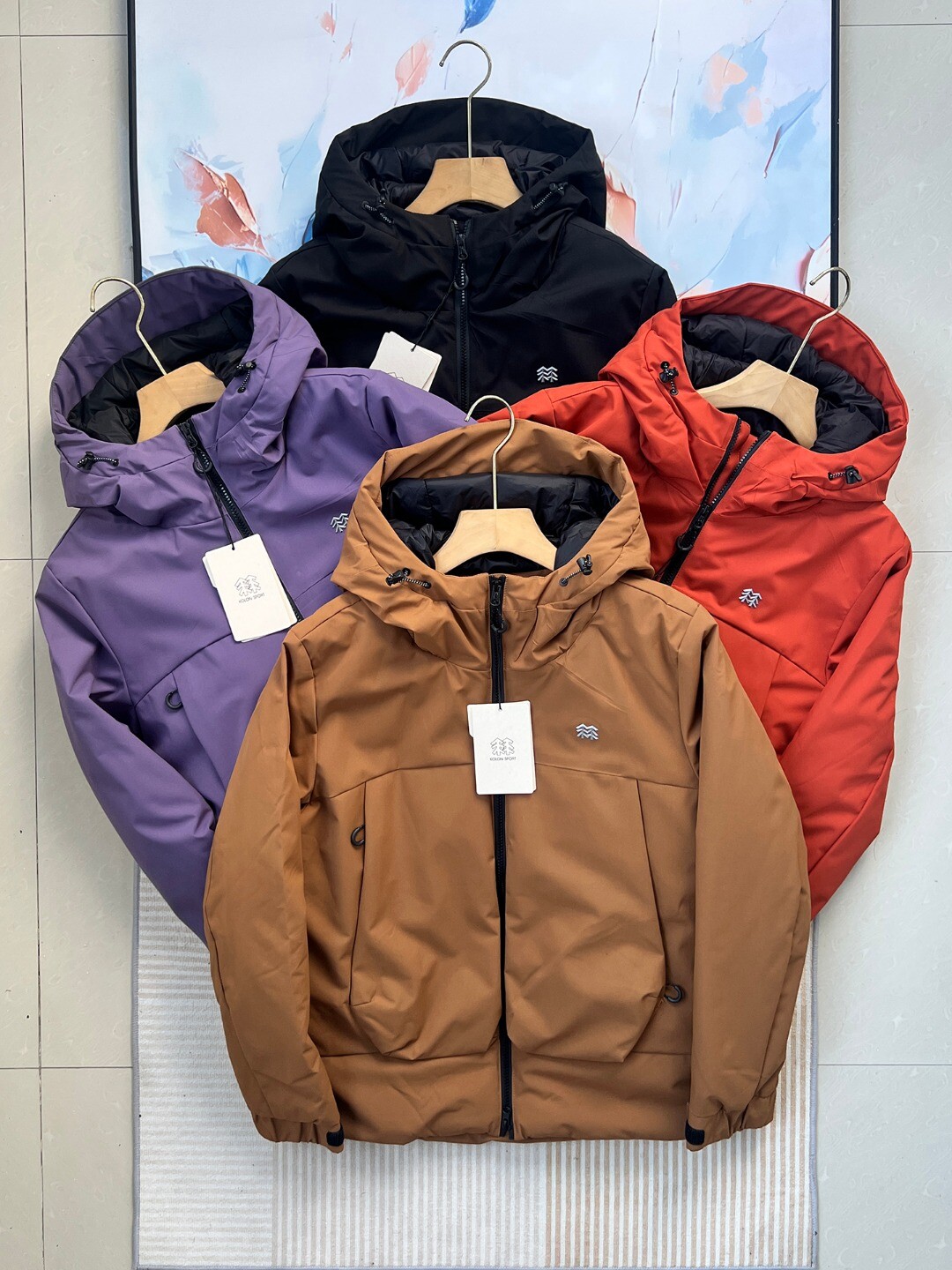 KOLON SPORT可隆2025官网最新款！男女情侣款连帽棉服功能性棉衣颜色：黑色  深棕  砖红橙  紫色 尺码：M、L、XL、2XL、3XL专柜在售2880+新款功能