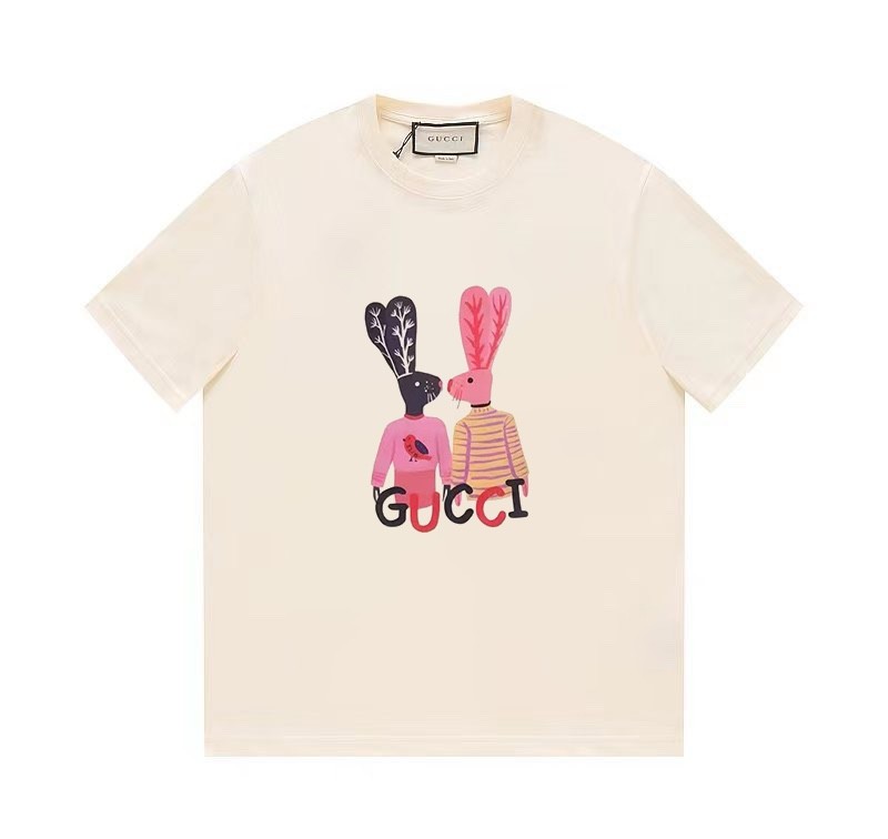Gucci古驰新款短袖T恤， 23SS，G家新款T恤印花，简约时尚精致，数码印花工艺，色彩搭配舒适，男女同款  原版面料 官方同款 短袖t恤 同缸染面料  手感非常舒服   春夏最新砖柜同步  时尚又个性  百搭好看的一款                 男女都非常合适  人手必备款   面料：精梳纯棉 颜色：黑 杏 尺码；如下