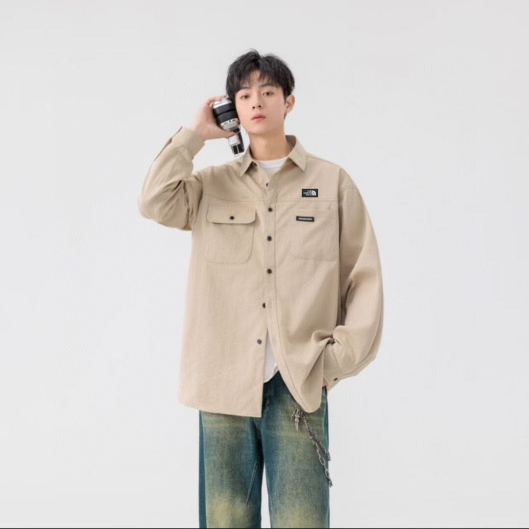 The North Face/TNF北面 专柜限定个性拼接双袋工装衬衫夹克外套，男女同款。ins小红书教你搭配上身，春秋新品首发，版型宽松，修饰身型且舒适有型，近年来深受欢迎的风格，细节无敌，大方又随性，情侣闺蜜上身游刃有余！颜色:黑色 卡其色尺码:M-3XL（见图9）