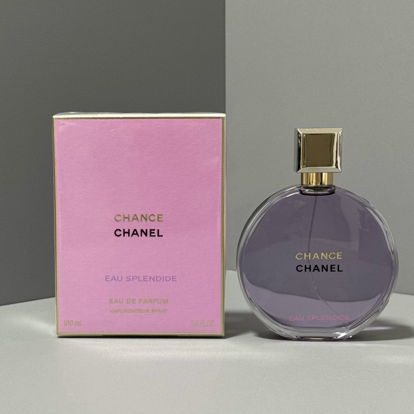 小香紫邂逅浓香水100ml实拍现货Chanel香奈儿2025夏新品紫色邂逅100ml花果香型：女香调香师：Olivier Polge浓香eau de parfum【前调】紫罗兰、桃子、覆盆子、玫瑰【中调】鸢尾花、玫瑰、天竺葵【后调】白麝香、雪松