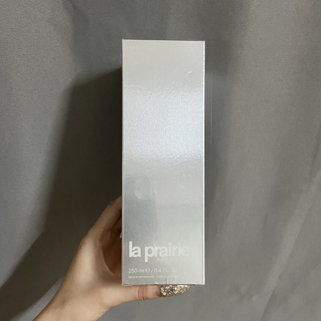 莱伯妮鱼子精华爽肤水250mlLa Prairie莱珀妮 鱼子精华水250ml护肤水中的极品莱伯妮la prairie蓝鱼子精华水～渗透力真的超级厉害，吸收很快！高效