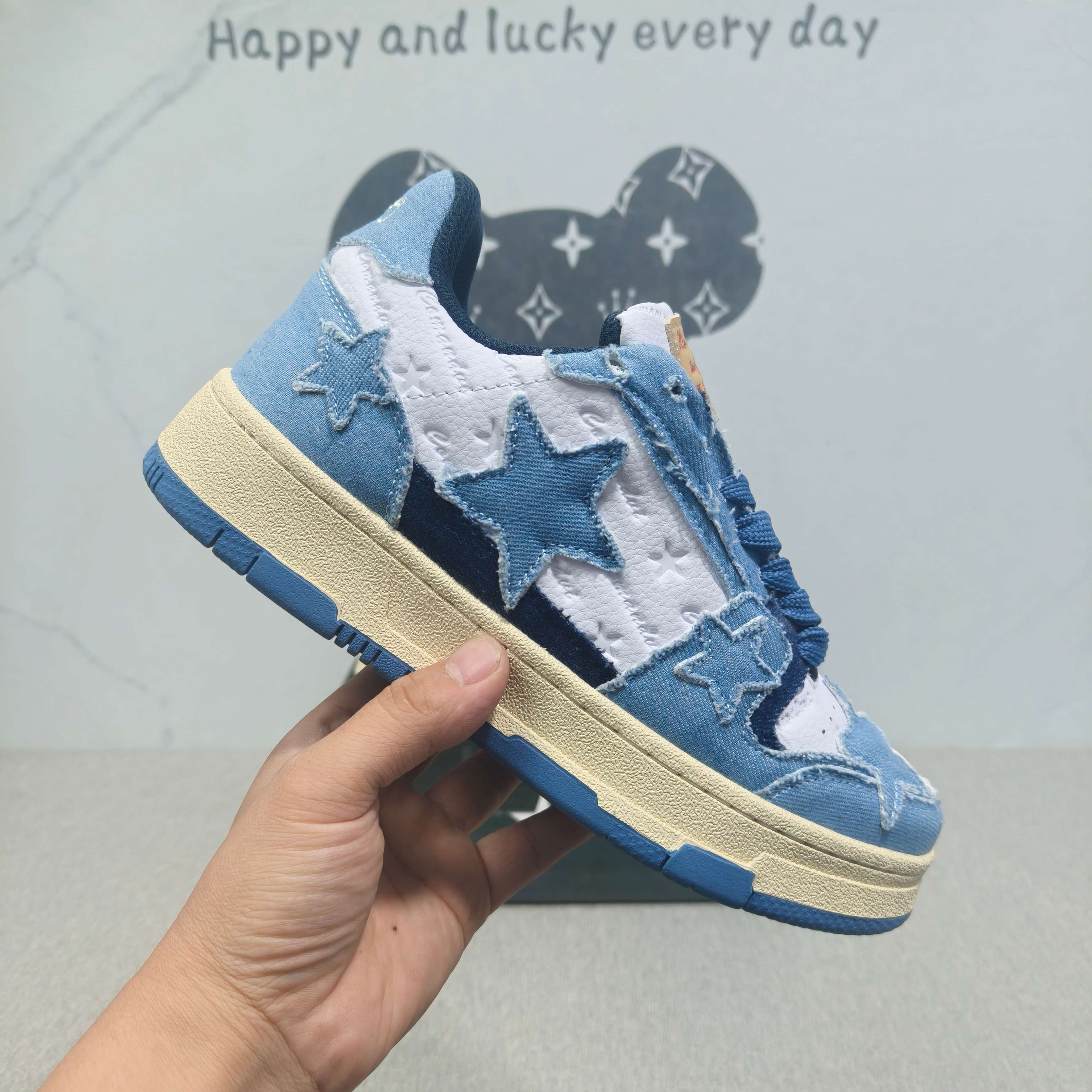 国潮星星 蓝牛仔   36-44码   男女款现货.正确版型 拉帮套楦，真上线，激光下料，做工细节到位！超迁面料橡胶大底稳行鞋垫，原版开模，现货实拍！