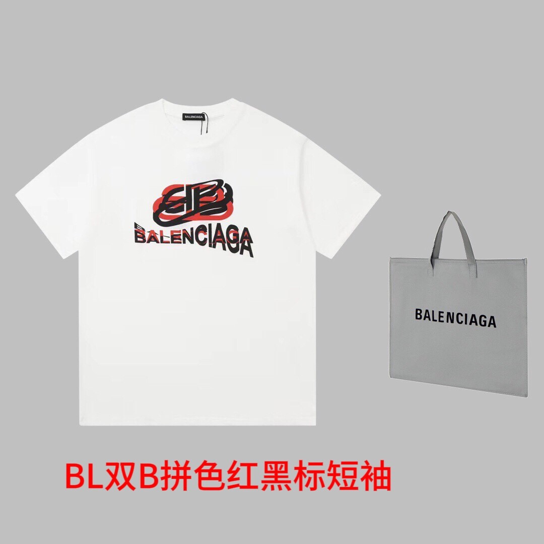 BL双B拼色红黑标短袖顶级版本 区别通货」BALENCIAGA#巴黎世家，春夏新款超百搭短袖，，前面巴黎拼色双B发泡字母，高版本，全棉面料，原版开发，手感柔顺不变形不缩水，百搭版型，男女同款 颜色：黑，白，码数：M-4xl