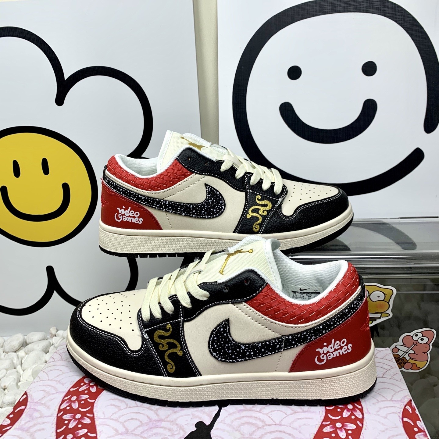  AJ低帮蛇年限定黑红  Jordan Air Jordan 1 Low 耐磨防滑 复古板鞋 36-44码！L1