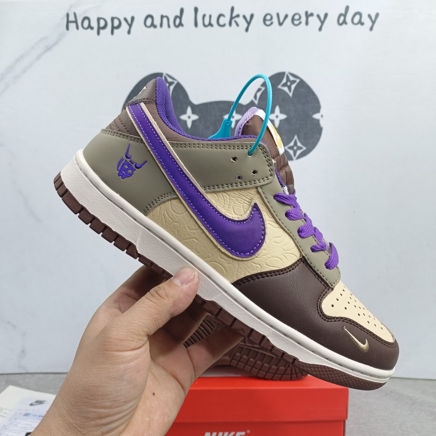 SB Dunk  魔神  36-44码   男女款现货 正确版型 拉帮套楦，真上线，激光下料无毛边，做工细节到位！真超鞋面，橡胶大底气垫鞋垫，原版开模，鞋底吱吱响，现货实拍！大友克洋 魔神/小恶魔