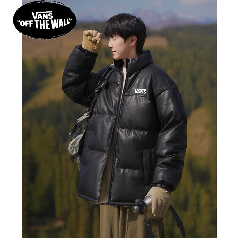 VANS万斯冬季专柜新款拼接亮皮防水高品质羽绒皮衣棉服棉衣外套 男女同款 亮皮拼接设计 男生女生情侣都可以搭配。内里填充羽绒棉 保暖有型蓬松度