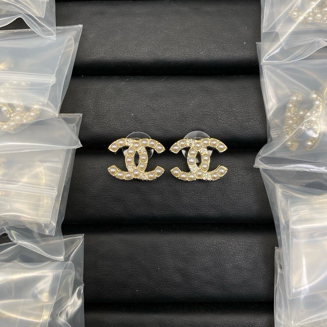  香奶奶珍珠拼钻双c耳钉到货