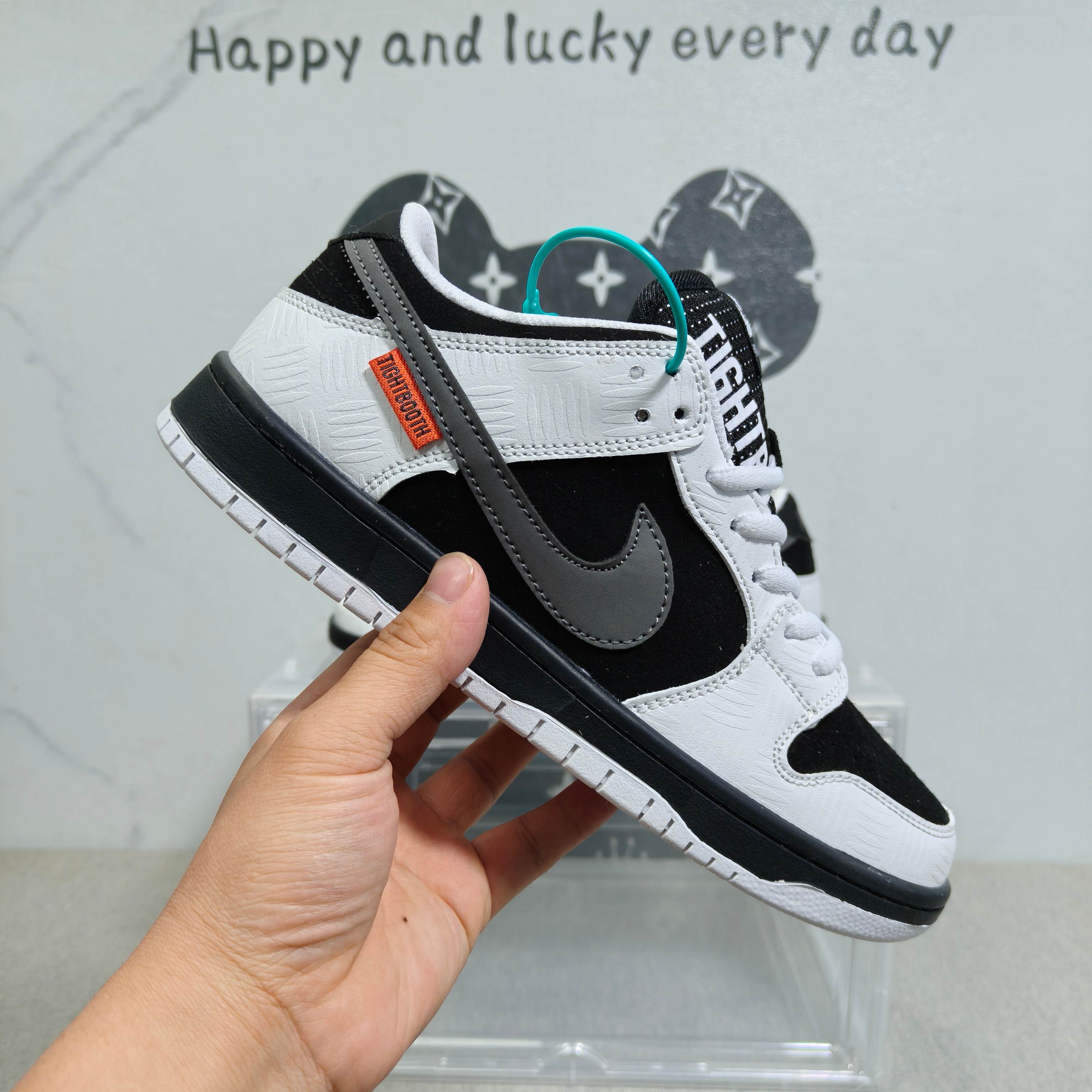 SB Dunk 熊猫联名  36-44码   男女款现货.正确版型 拉帮套楦，真上线，激光下料无毛边，做工细节到位！超迁鞋面，橡胶大底气垫鞋垫，原版开模，鞋底吱吱响，现货实拍！