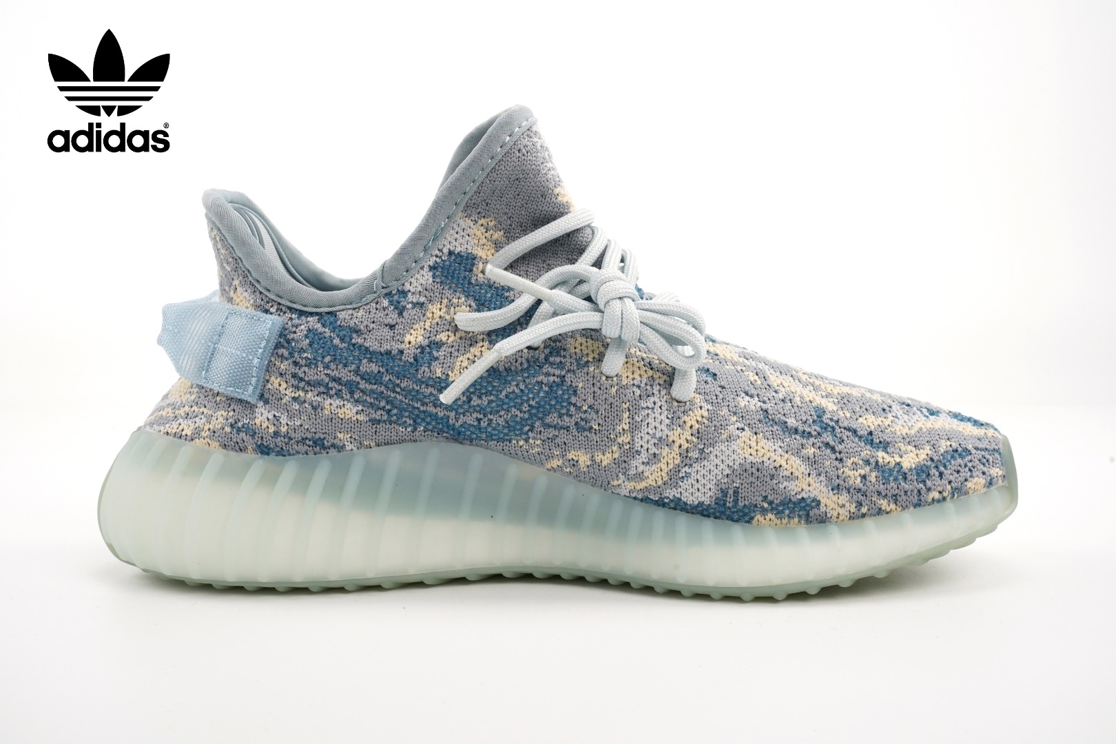  实拍Adidas Yeezy 350 Boost V2  Static Refective   迷彩蓝阿迪达斯椰子350 真爆出厂，带爆米花颗粒包装。3M反光.真爆中底.原装Boost.缓震鞋底.脚感无敌！！！Size：36 36.5 37 38 38.5 39 40 40.5 41 42 42.5 43 44 44.5 45 46