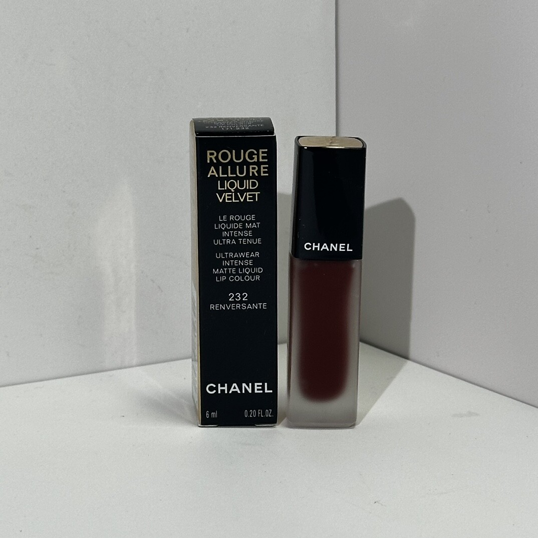 香奈儿魅力丝绒唇釉6ml/高质量实拍现货1821编码！5色：202-216-228-232可配中文标！香奈儿魅力丝绒唇釉上新！202温柔裸杏，伪素颜必备；