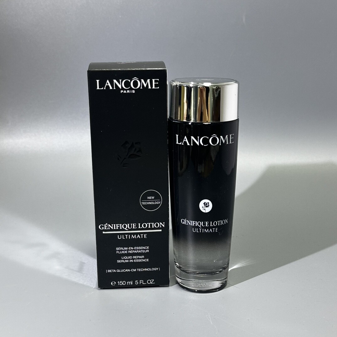 兰蔻小黑瓶滤镜水150ml/普通版实拍现货40Z702编码！可配中文标！兰蔻新品滤镜水杀疯了！150ml大容量，承包肌肤一整个换季需求。98%高纯度B-葡聚糖精粹，从肌底激活皮肤自愈力，协同焕活。专研液态速渗科技，轻盈水润，触肤瞬吸，抗老、抗氧、修红一次搞定，让肌肤重回细腻稳定，轻松养成妈生好皮！