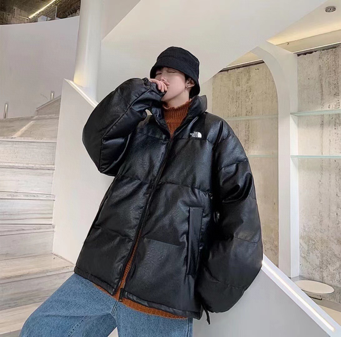 The North Face/TNF北面 2023FW专柜同步发售加厚版漆面羽绒棉服皮棉衣皮衣外套，男女同款。美版限定系列皮棉衣，内里采用高克重比羽绒棉填充