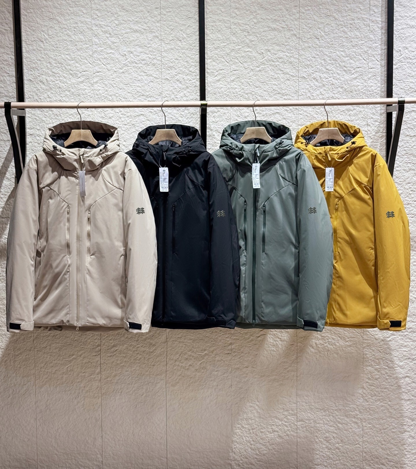 可隆专柜在售功能性棉衣颜色：黑色 姜黄  深林绿  杏卡尺码m到3x可隆专柜在售2805小树版型    色系专柜在线 ，新款功能性棉衣，专柜品质 防风防