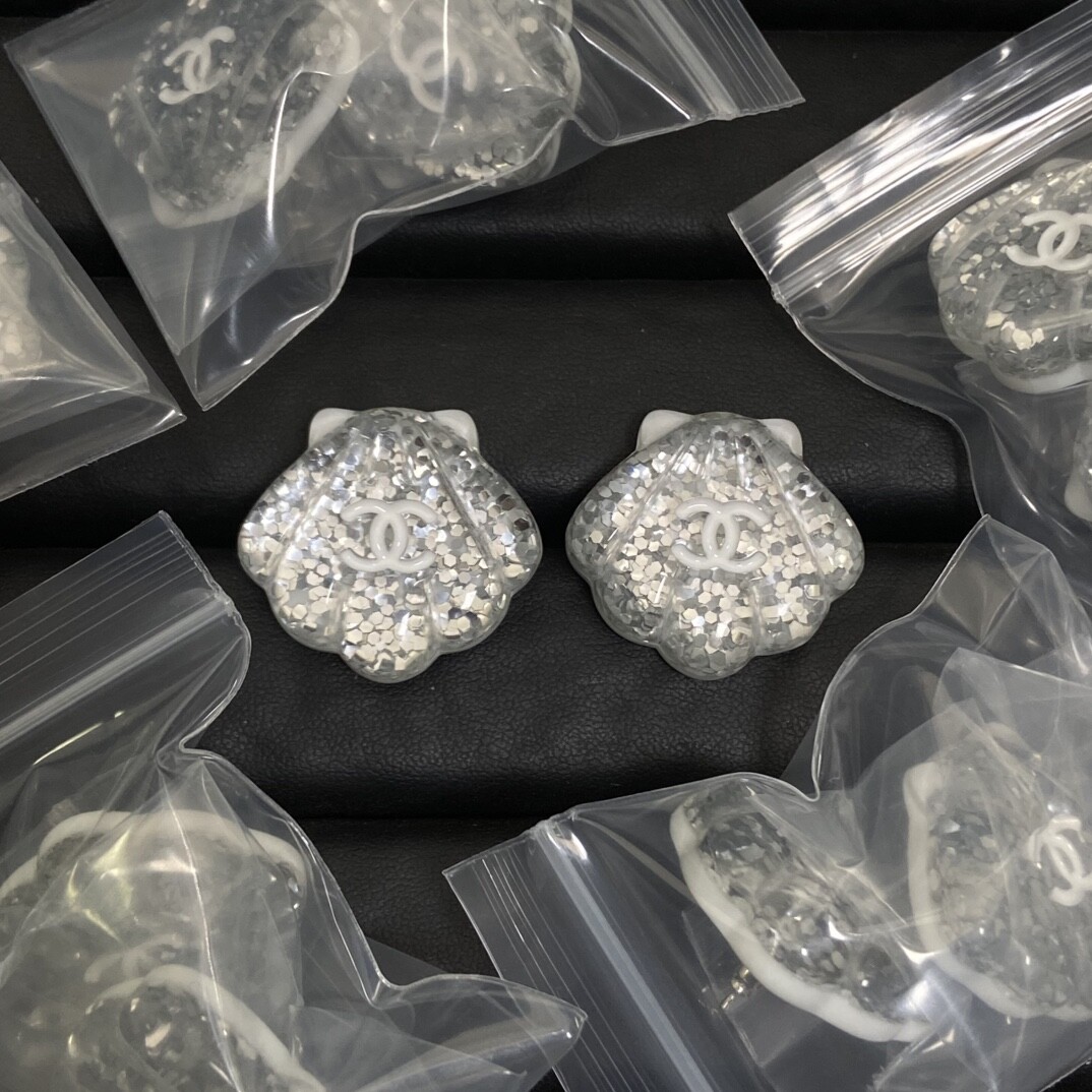  香奶奶新款25C贝壳双C珐琅耳钉到货