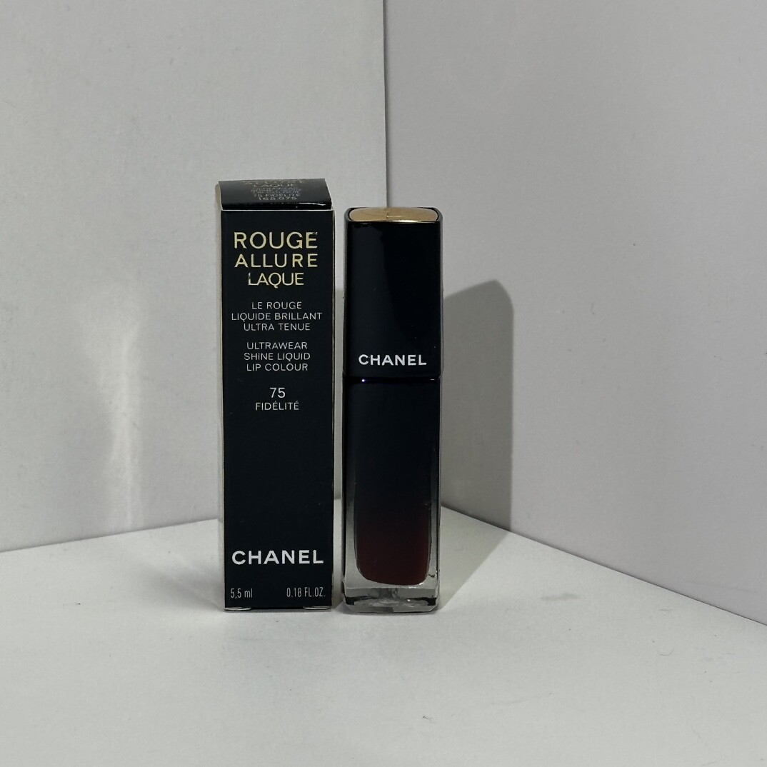 香奈儿魅力炫光唇釉5.5ml/高质量实拍现货1821编码！5色：62-63-75-83-92可配中文标！被追问无数次的口红色号，香奈儿魅力炫光唇釉它来了！