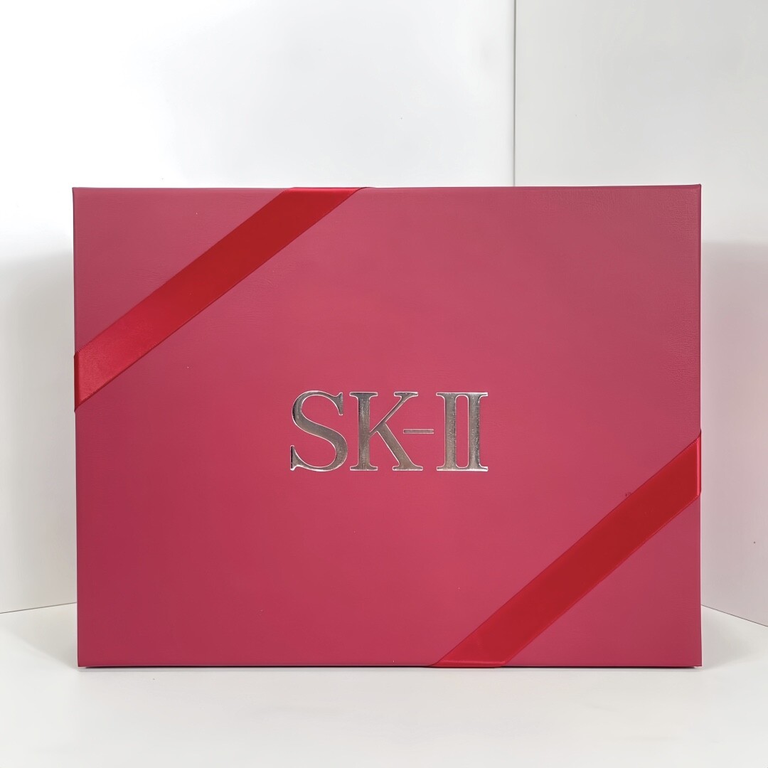 SK臻宠兔粉礼盒五件套配礼袋无蜡纸！SK2专柜臻宠兔粉套盒～5件套！性价比无敌～含有：正装230ml神仙水80g大红瓶面霜洁面120ml小灯泡50ml前男友面膜10片！